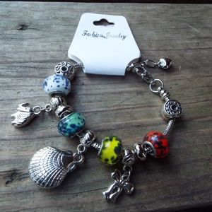 Fashion bracelet jewelry with elegant charms